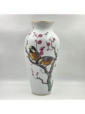 Franklin Mint Wild Birds by Ryu Heralds of Spring Chickadees Vase